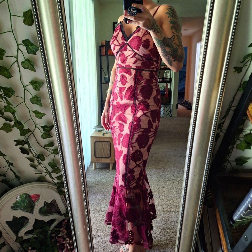 NWT! LULU'S Alluring Dream Burgundy Floral Mesh Lace Trumpet Midi Dress SMALL